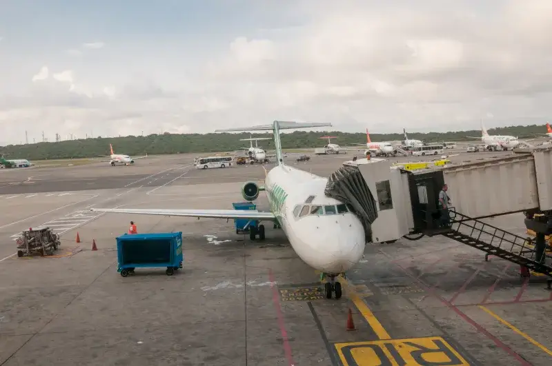 File:Laser Airlines in Maiquetia.jpg