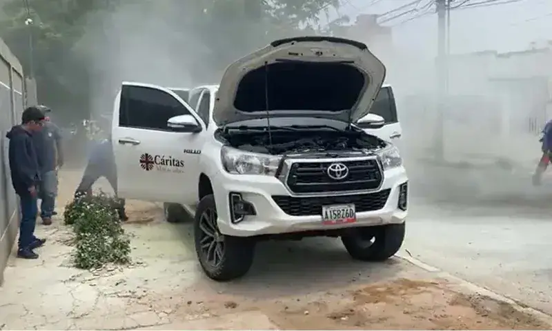 Reportan incendio de segundo vehículo este viernes en Maracaibo