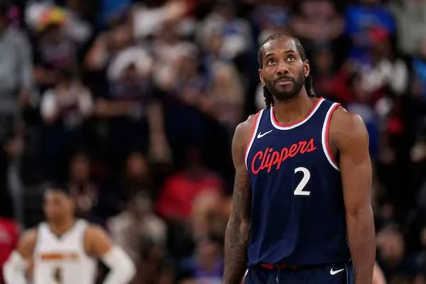 Clippers, indignados con Kawhi Leonard tras multa de la NBA
