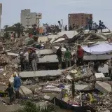 Los damnificados de La Guaira reviven la tragedia entre los escombros del sismo