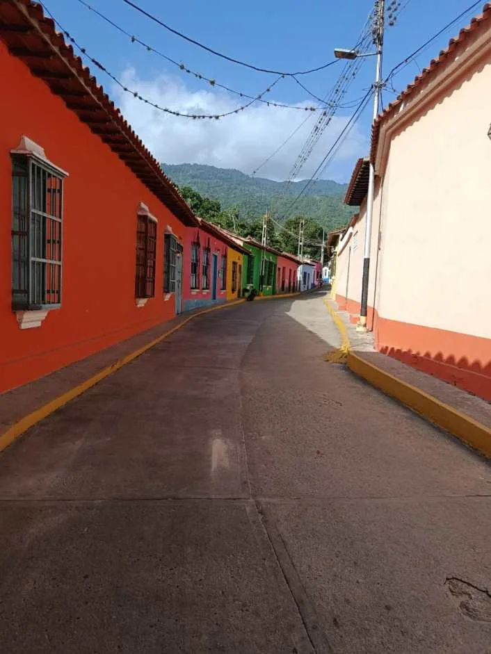 Choroní sigue esperando permiso para salvar 60 casas dañadas