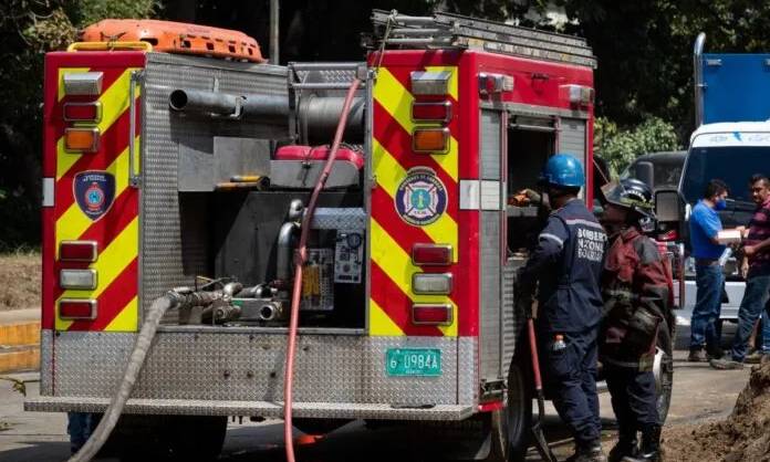 Gobierno anuncia plan para dotar a los cuerpos de bomberos