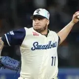 José Quijada llegó a 18 rescates y sostuvo el triunfo de Yakult en Japón