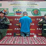 
			Detenido con 55 envoltorios de cocaína en su cuerpo		