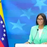 Gobierno lanza plan de vivienda rápida tras terremotos