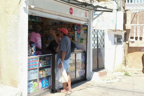 Comercios básicos de La Guaira siguen abiertos tras sismos