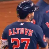 Altuve llega a 702 juegos multihits y supera a McInnis