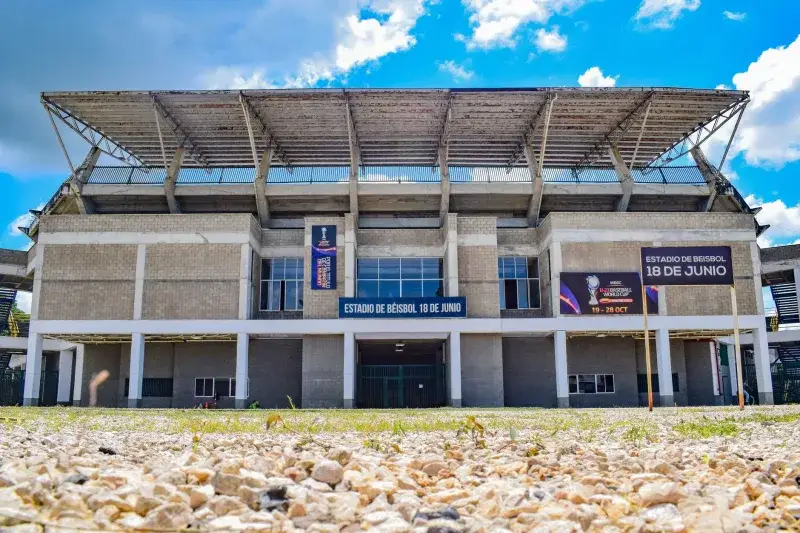 Front view of the Estadio de Béisbol 18 de Junio, highlighting the stadium entrances in Montería, Colombia.