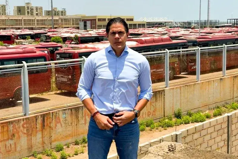 Denuncian cementerio de buses en el estado Zulia y crisis
