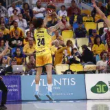 Michael Carrera se goza su debut en la Liga Endesa