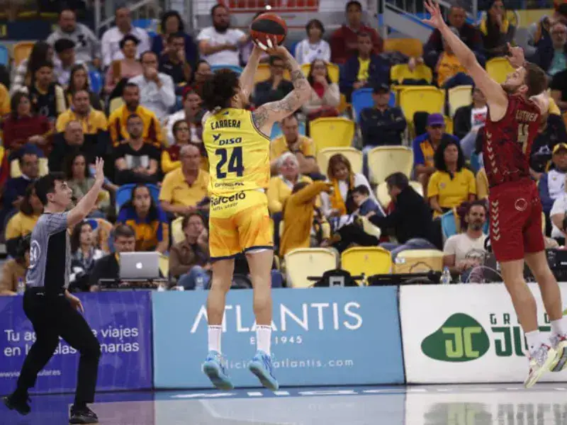 Michael Carrera se goza su debut en la Liga Endesa