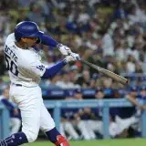 Mookie Betts guía el triunfo de los Dodgers con dos jonrones
