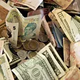 Archivo: Dinero de divisas para intercambio en el banco de moneda.