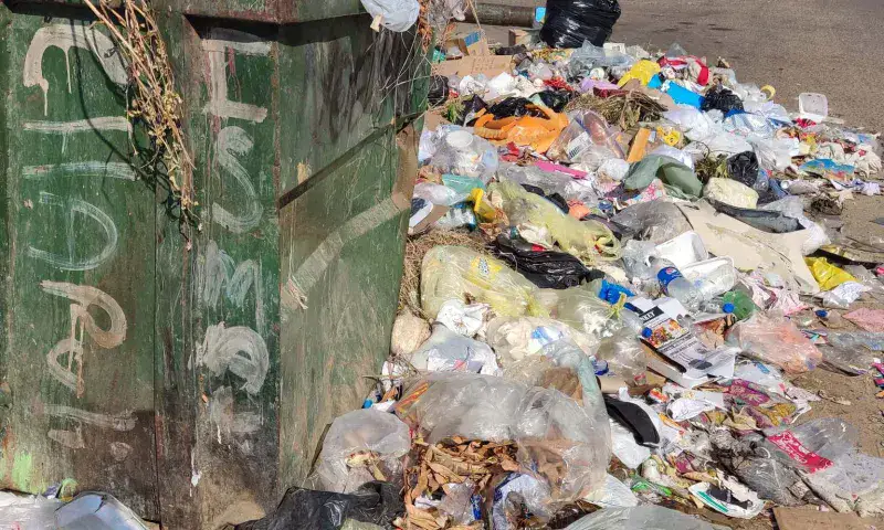 San Francisco cierra el 2023 con basura acumulada y sin agua