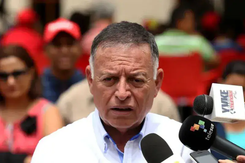 Arias Cárdenas pide a Delcy Rodríguez negociar con María Corina Machado