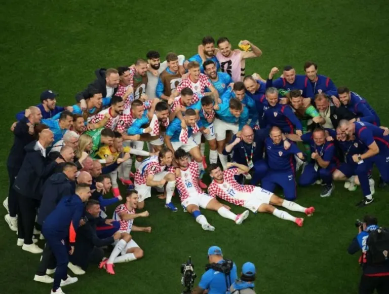 Croacia venció 2-1 a Ghana y avanzó a los dieciseisavos de final