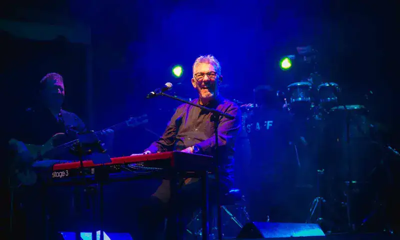 Ilan Chester se recupera del malestar que le impidió terminar un show