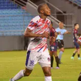 Puerto Cabello lidera en solitario pese a derrota