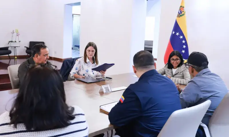 Gobierno revisa plan para recuperar el sistema eléctrico