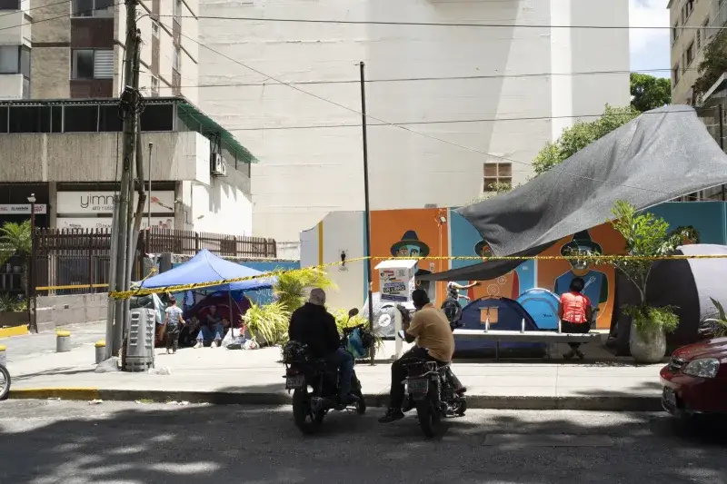 Caracas sigue en duelo una semana después de los terremotos y las réplicas superan las 600