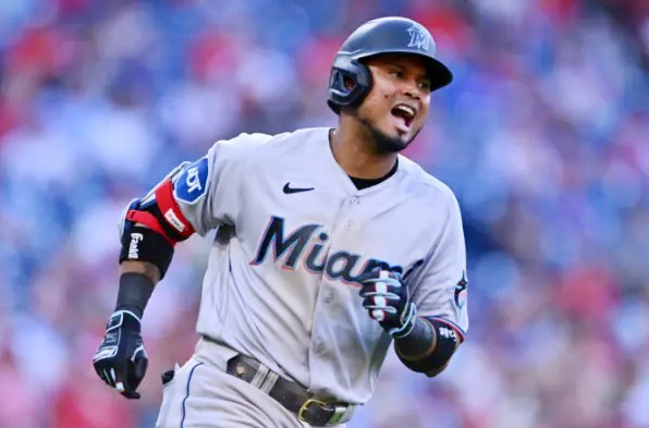 Luis Arráez con gran abril iguala a Barry Bonds y apunta hacia Chipper Jones