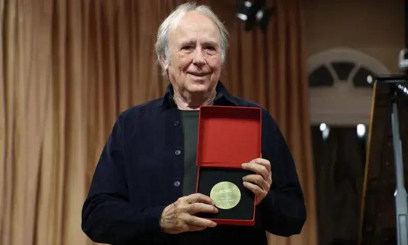 Joan Manuel Serrat cumple 80 años entre premios y homenajes