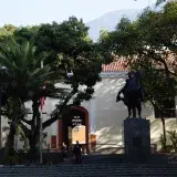 File:Plaza Bolívar de Chacao, Caracas. 01.jpg