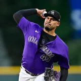 Lanzador de los Rockies de Colorado tramita su permiso para jugar con Magallanes