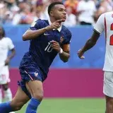 Inglaterra venció 4-6 a Francia en el duelo por el tercer puesto