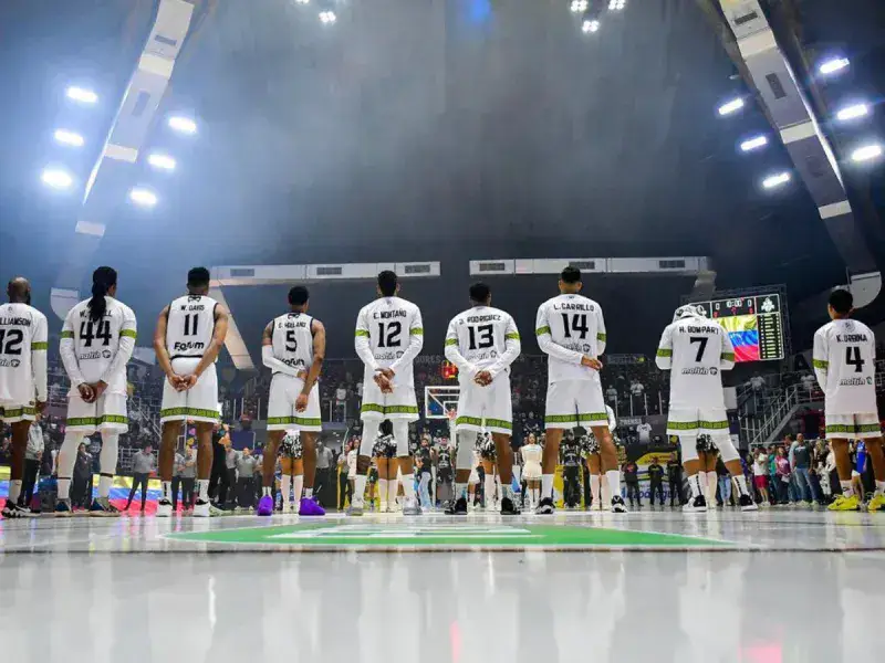 Spartans también se une a la fiesta de Postemporada