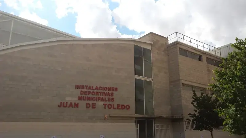 File:Complejo Deportivo Juan de Toledo. Barrio Industria. Albacete 4.jpg