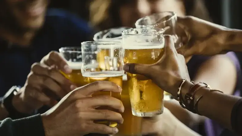 Más de un tercio de los jóvenes en España ha bajado su consumo de alcohol