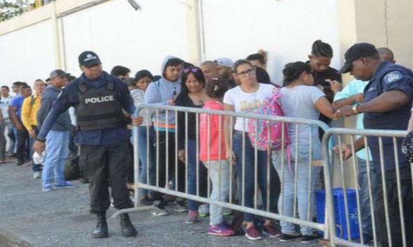 Despiden a venezolanos en Trinidad y Tobago por falta de visas
