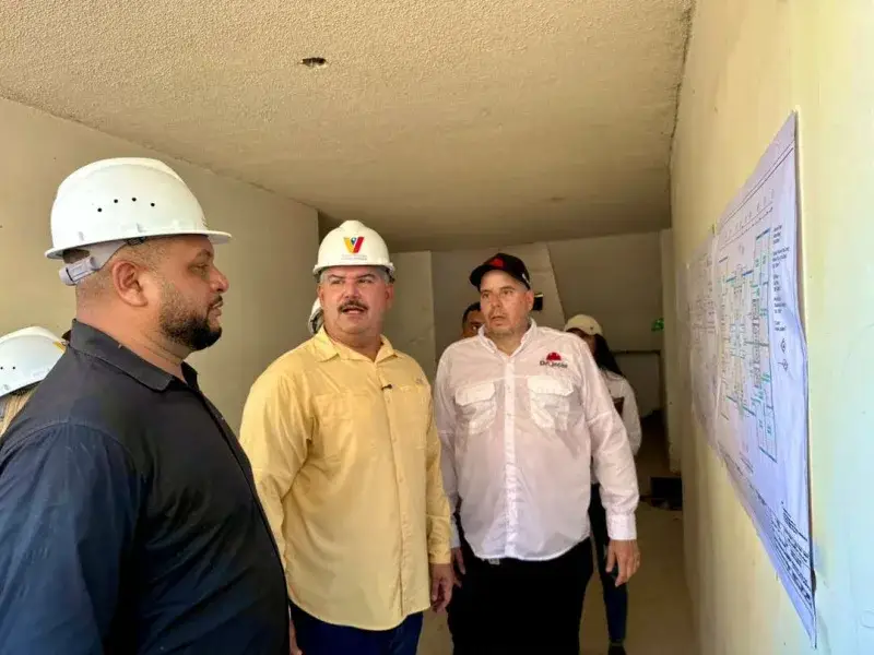 Inician labores de rescate en el complejo habitacional Fabricio Ojeda