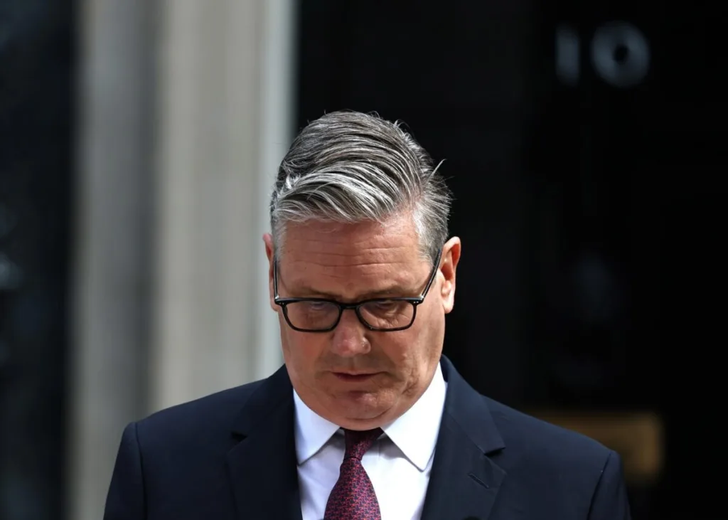 Keir Starmer renuncia como líder laborista y abre relevo en el gobierno británico