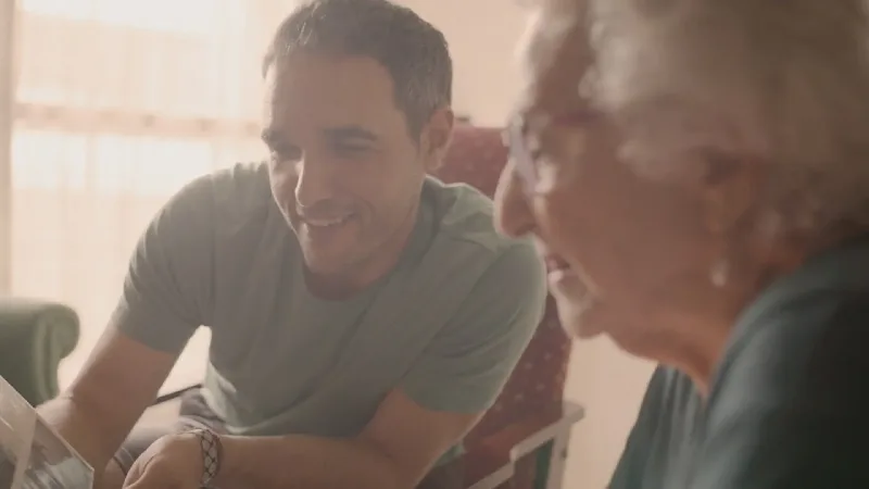 Cinfa lanza el certamen solidario de documentales Cuidados, la otra mirada para visibilizar a las personas cuidadoras
