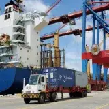 Aduanas venezolanas ya reciben los primeros cargamentos navideños