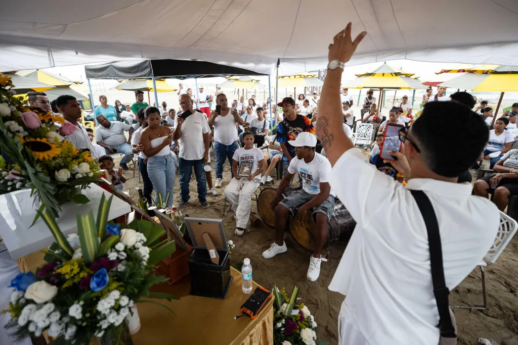 Suárez sepulta a seis familiares tras los sismos que golpearon a La Guaira