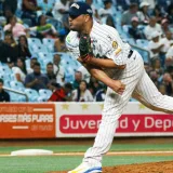 Chacín brilla en la lomita y Leones sigue en la lucha