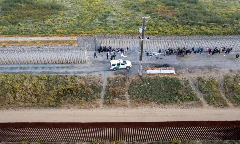 Biden vetaría plan republicano para reanudar muro con México