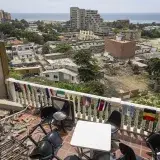 Familiares exigen acceso a torres de La Guaira tras terremotos