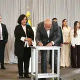 Retoman segundo ciclo de diálogo entre la oposición y el chavismo