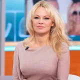 Desaparece foto de Pamela Anderson para alertar a líderes del G20