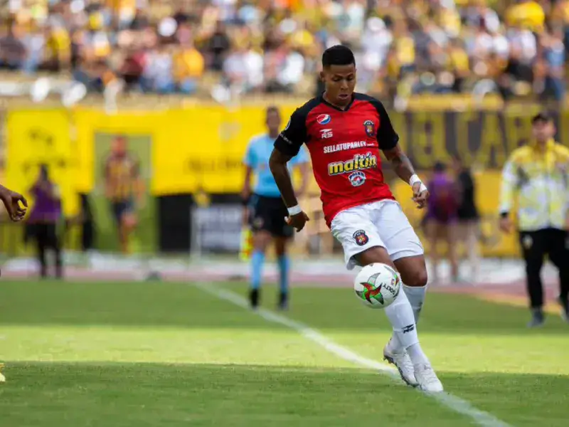 Richard Celis celebró con gol en el día de su cumpleaños