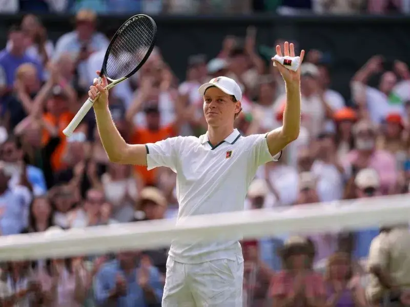 Jannik Sinner aplaza su regreso y causa baja en el Abierto de Pekín