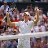 Sinner remonta en Wimbledon y sigue firme como campeón defensor