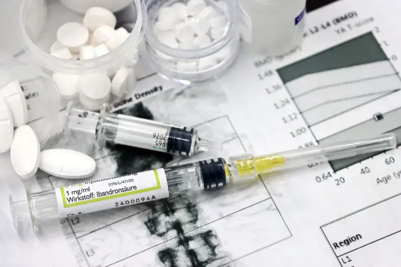 Medical arrangement of osteoporosis treatment tools with injections and pills.
