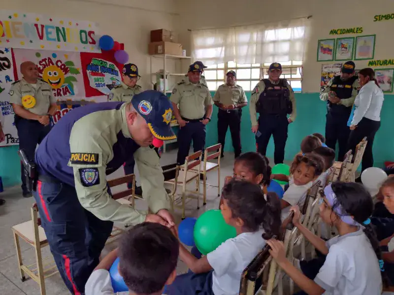 Zulia: Plan Nacional “El Policía va a la Escuela” llegó a Lagunillas