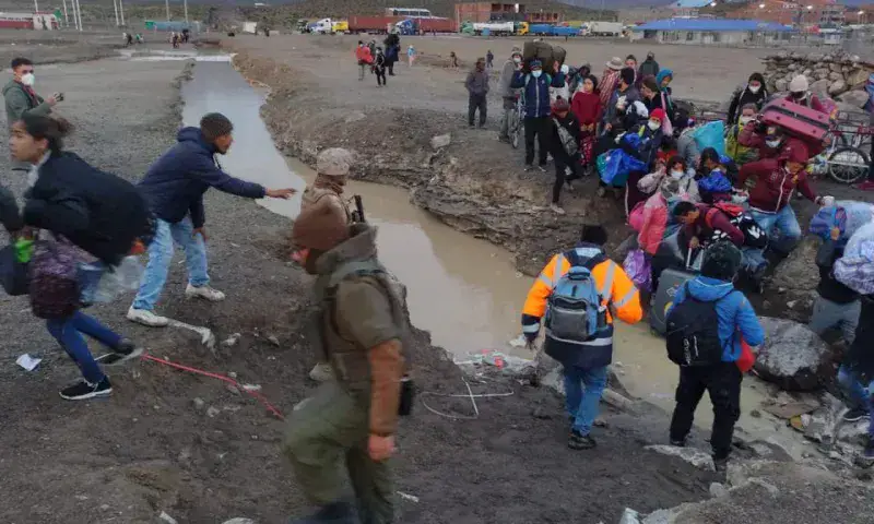 Acnur alerta de situación de migrantes en frontera de Perú con Chile