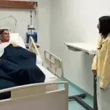 Delcy Rodríguez visitó en Caracas al vigilante rescatado tras ocho días bajo escombros